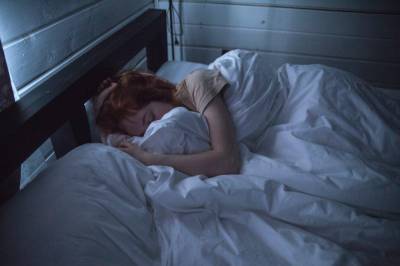 Ученые рассказали о неожиданной пользе сна голышом