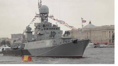 Парад ВМФ в Петербурге посетила политическая элита страны