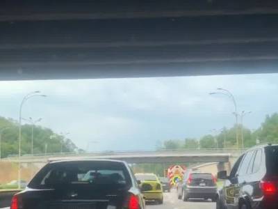 На столичном шоссе у моста столкнулись Skoda и Nissan