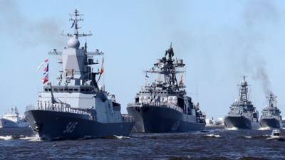 Иностранные военные атташе оценили военно-морской парад в Петербурге