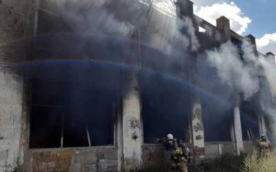 Пожар на площади 1 тыс кв метров произошел на территории пекарни в Пензе