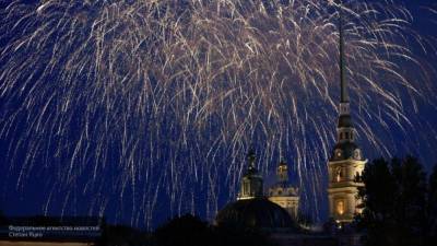 Петербургское небо украсит праздничный салют в честь дня ВМФ