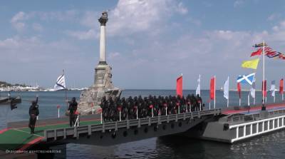 Севастополь отметил День ВМФ РФ военно-морским парадом и театрализованным представлением