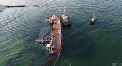 Работы приостановлены: ситуация с танкером Delfi признана чрезвычайной