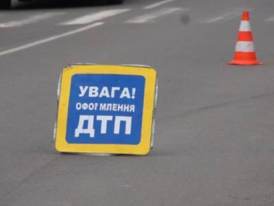 На автодороге Харьков-Павлоград столкнулись две иномарки: водителя Volkswagen вырезали из салона специнструментом