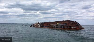 Ситуация затонувшего танкера "Делфи" в Одессе признана чрезвычайной на местном уровне
