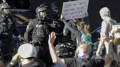 «Всё больше политической окраски»: почему в США не утихают демонстрации против расизма и полицейского насилия
