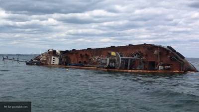 Владельца танкера "Делфи" заставят заплатить за ликвидацию затонувшего у Одессы судна