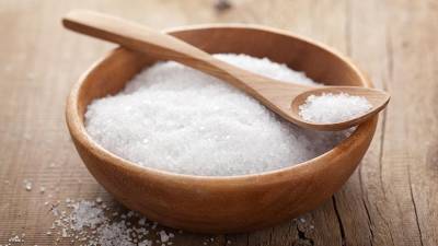 Врач призвал снизить потребление соли в два раза