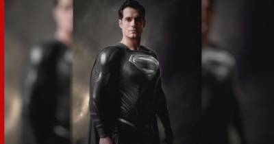 Зрителям показали новый костюм Супермена в непривычной расцветке