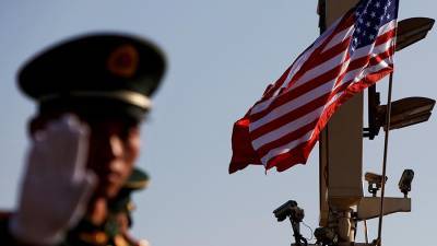 Перед генконсульством США в Чэнду спустили американский флаг