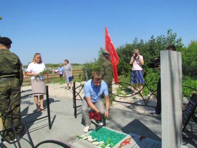 Депутат Курганской облдумы на свои деньги отремонтировал памятник на могиле погибших летчиков в годы Великой Отечественной войны