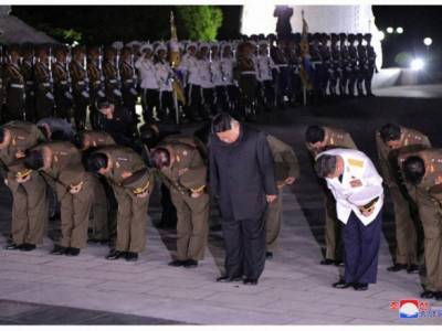 Ким Чен Ын посетил мемориал солдатам, погибшим в Корейской войне