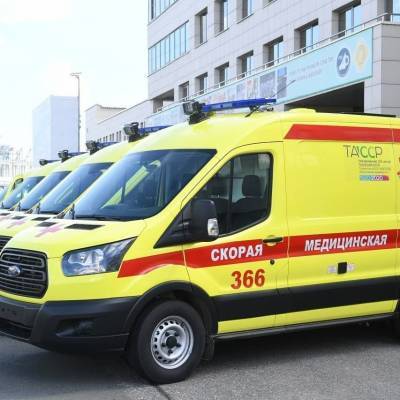 Рустам Минниханов вручил главврачам районных больниц ключи от 54 машин скорой помощи