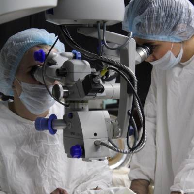 Офтальмологи кемеровской больницы получили современный аппарат почти за 2 млн рублей