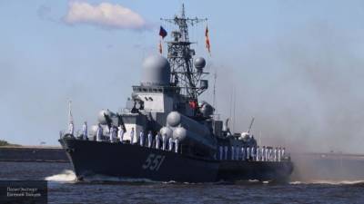 Кадры с парада в Петербурге убедили британцев в преимуществе ВМФ России над их флотом