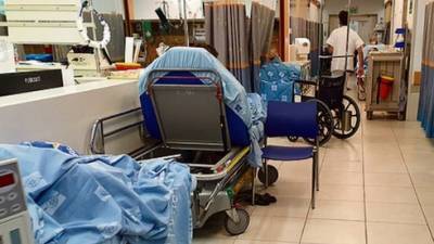 Больницы Иерусалима не справляются с потоком коронавирусных больных и перевозят их в центр страны
