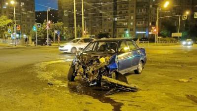 Пассажирка "ВАЗ" пострадала в результате ДТП с каршерингом в Красногвардейском районе