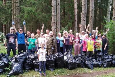 Активисты собрали в лесу Смоленского района 133 мешка мусора