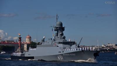 Кадры с парада на День ВМФ заставили британцев восторгаться мощью российского флота