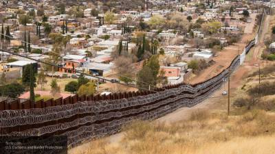 Ураган "Ханна" снес стену Трампа на границе с Мексикой