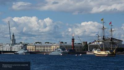 Читатели Daily Mail восхитились главным военно-морским парадом в Петербурге