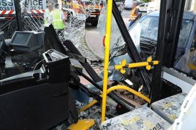Германия: Семь человек получили ранения в результате аварии на общественном автобусе в Дрездене