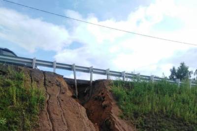 В Ярославской области новый мост приходится ремонтировать после каждого дождя