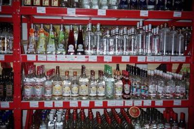 Женщина украла три бутылки водки из магазина в Тверской области