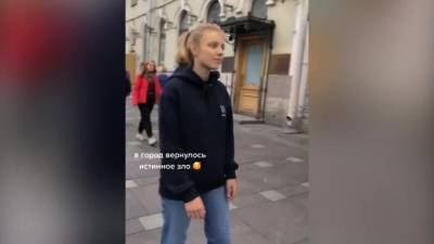 На Невский проспект вернулись агрессивные чайные промоутеры - piter.tv