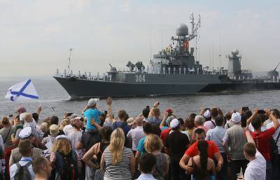 Иностранцы высмеяли военно-морской парад в РФ