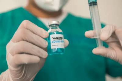 В Индии первому человеку ввели вакцину от коронавируса
