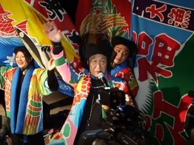Японский дизайнер, шивший костюмы для Боуи, умер в возрасте 76 лет