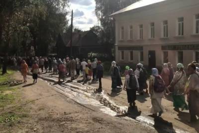 В Ярославской области, несмотря на коронавирус, провели масштабный крестный ход