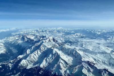 В Альпах разбился самолет с людьми, никто не выжил (фото)