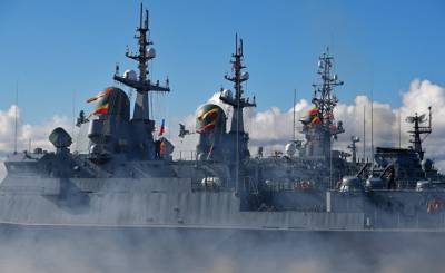 Читатели «Дейли мэйл» о параде ВМФ: мы можем потягаться с русскими лишь по количеству адмиралов и капитанов