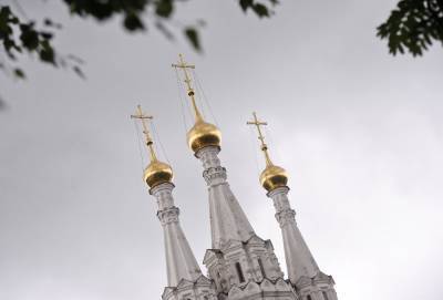 Читинский митрополит отреагировал на видео с прикурившим от свечи в соборе подростком