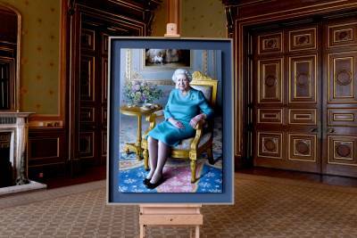 Королеве Елизавете презентовали ее виртуальный портрет: что на нем изображено