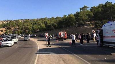 В Турции перевернулся автобус с военными, есть погибшие и раненые