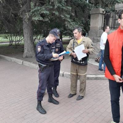 В Челябинске полиция приняла работы по восстановлению памятника за митинг