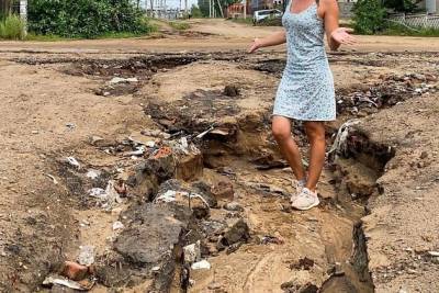 Блогер Сельчанка пожаловалась на размытую дорогу под Читой - у администрации нет техники