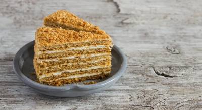 Как приготовить вкусный и нежный торт "Медовик" дома: простые рецепты