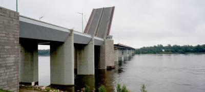 Автомобилистов предупреждают о разводке моста на "Коле"
