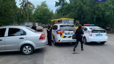 В Киеве милиция задержала двух молодых людей за похищение автобуса и опасное вождение