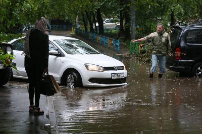 На Москву обрушился тропический ливень (видео)