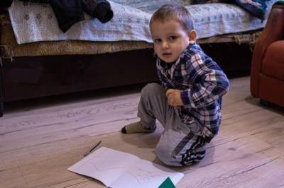 В Крыму похоронили трехлетнего Мусу Сулейманова: попрощаться пришли сотни людей (видео, фото)