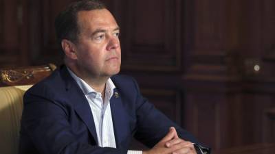 Медведев назвал ценность G8 сомнительной