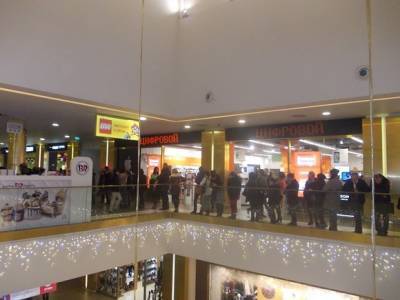 Наплыв петербуржцев в торговые центры сравнили с рождественскими скидками в магазинах США (фото)