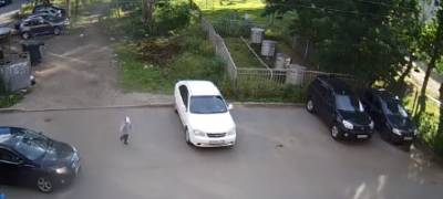 Появились кадры с места ДТП в Петрозаводске, где автомобиль сбил трехлетнего ребенка (ВИДЕО)