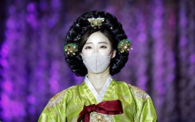 Маски-шоу как новый тренд: первый модный показ дизайнерских масок в прошел в Сеуле